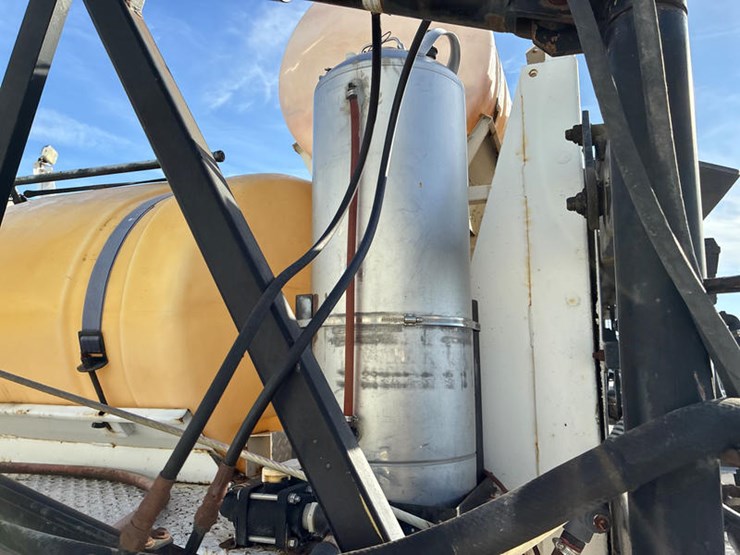 2010-willmar-745-image-33