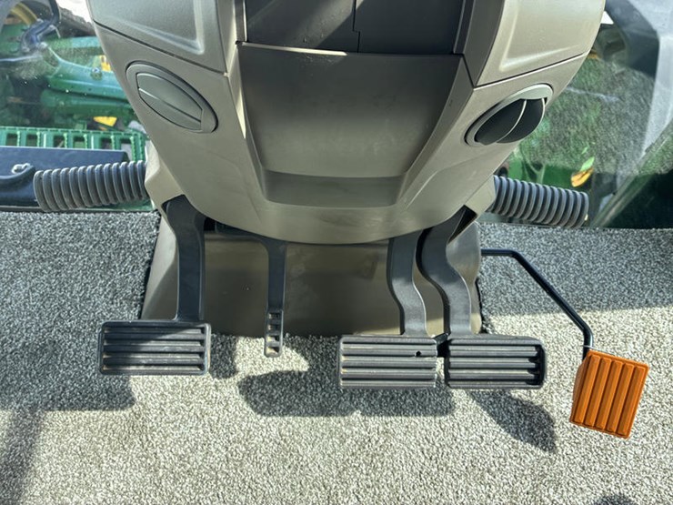 2021-john-deere-8rx-370-image-92