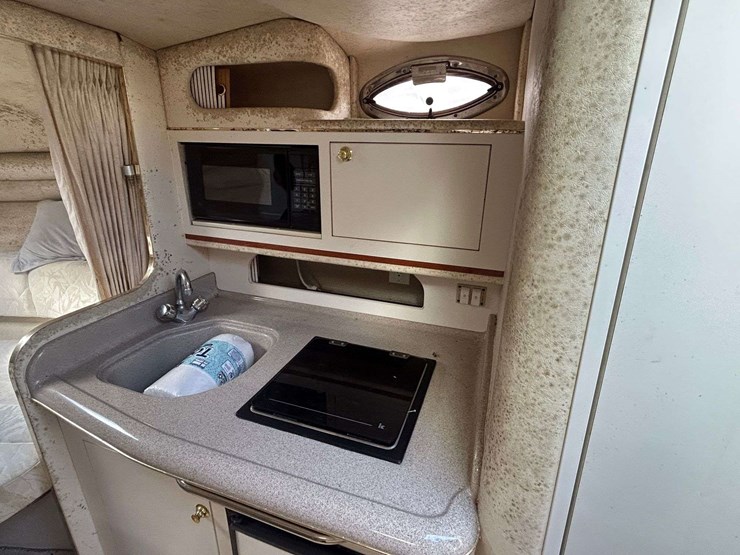 sea-ray-270-sundancer-boat-image-22