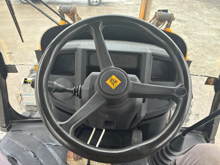2019-jcb-3cx-image-68
