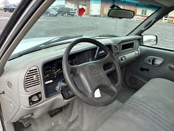 2000-chevrolet-2500-image-37