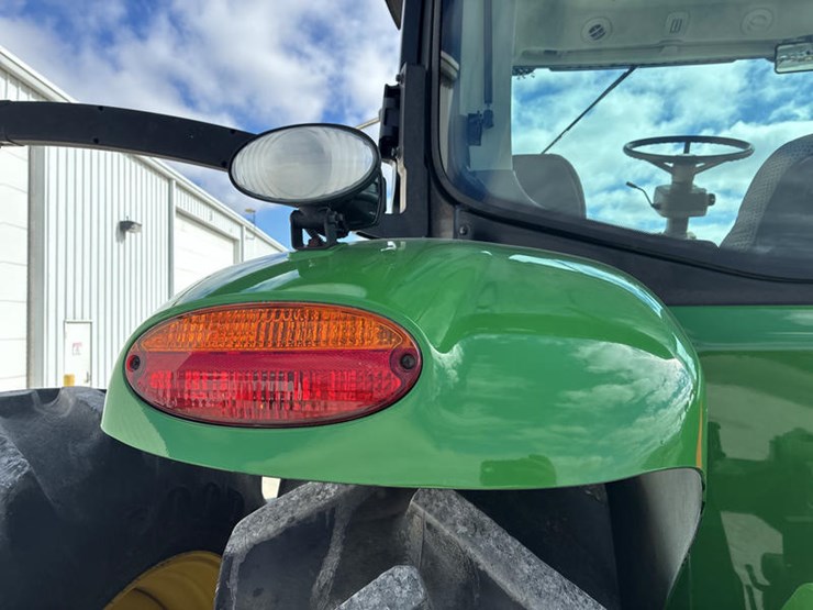 2013-john-deere-8335r-image-28