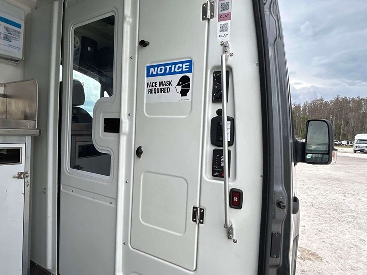 2021-mercedes-benz-sprinter-4500-image-26