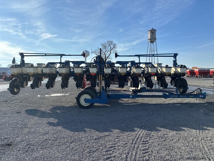 2010-kinze-3600-image-5