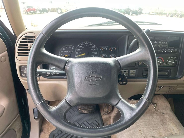 2000-chevrolet-tahoe-image-12