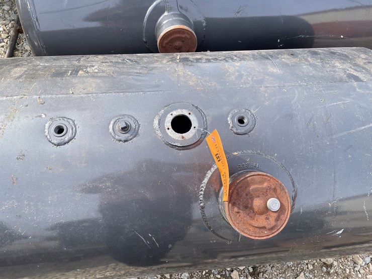 #4264-•-(2)-aluminum-fuel-tanks-image-5