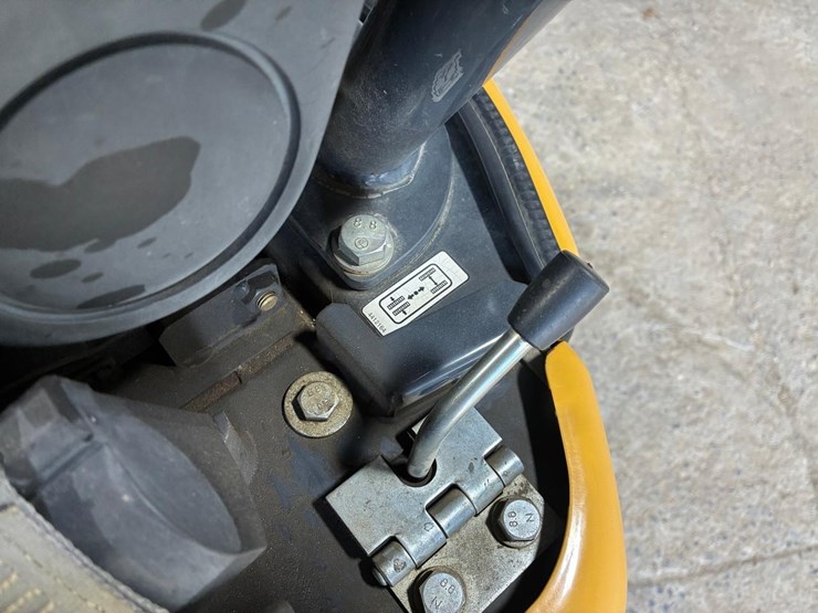 2019-deere-17g-image-27