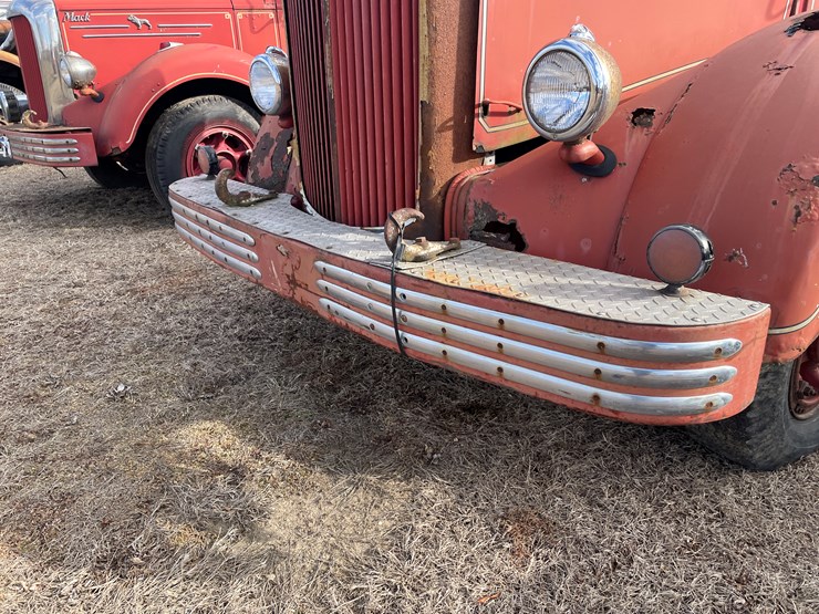 1951-mack-fire-apparatus-image-9
