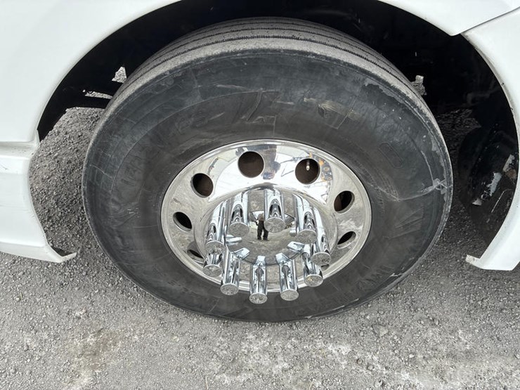 2016-kenworth-t680-image-11