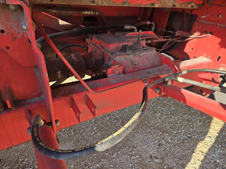 massey-ferguson-850-image-16