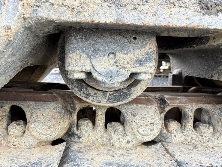 2021-deere-250g-lc-image-40