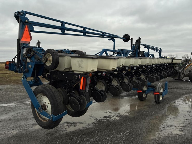 2010-kinze-3600-image-33