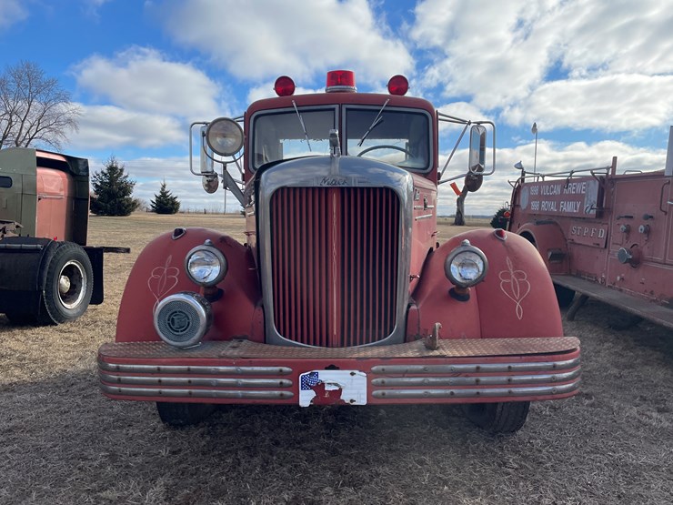 #4206-•-1951-mack-fire-truck-cab-and-chassis,-(no-title)-image-2