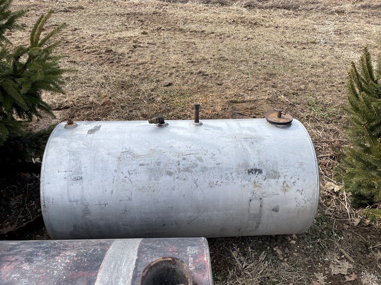 #4266-•-(2)-aluminum-fuel-tanks-image-3