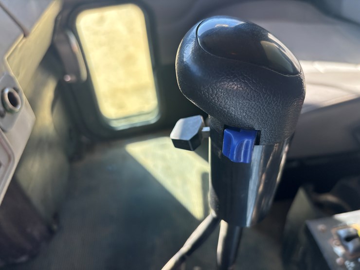 2009-peterbilt-340-image-41