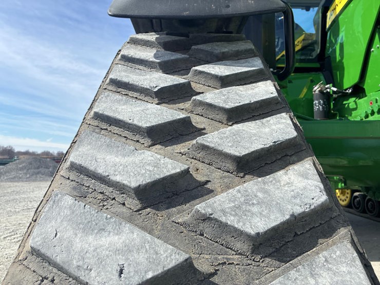 2021-john-deere-8rx-370-image-50