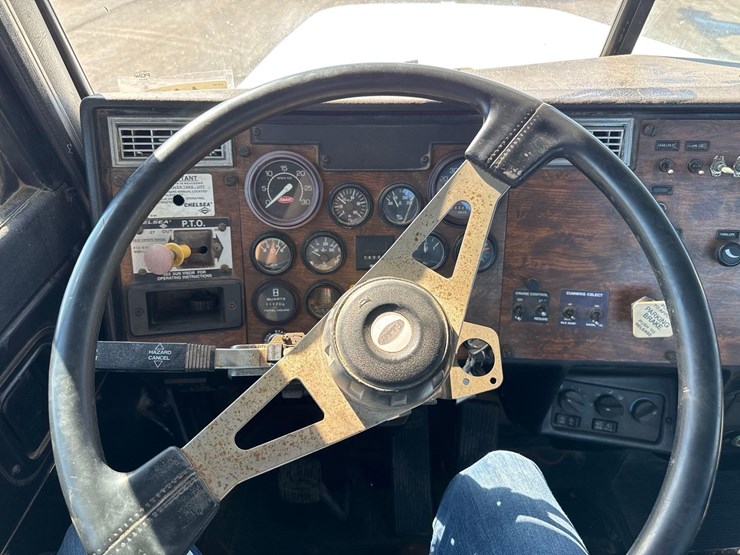 1999-peterbilt-357-image-17