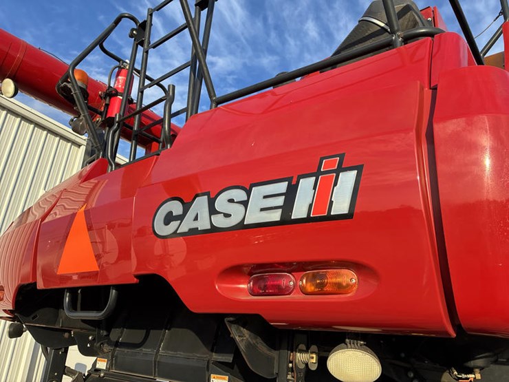 2010-case-ih-8120-image-18