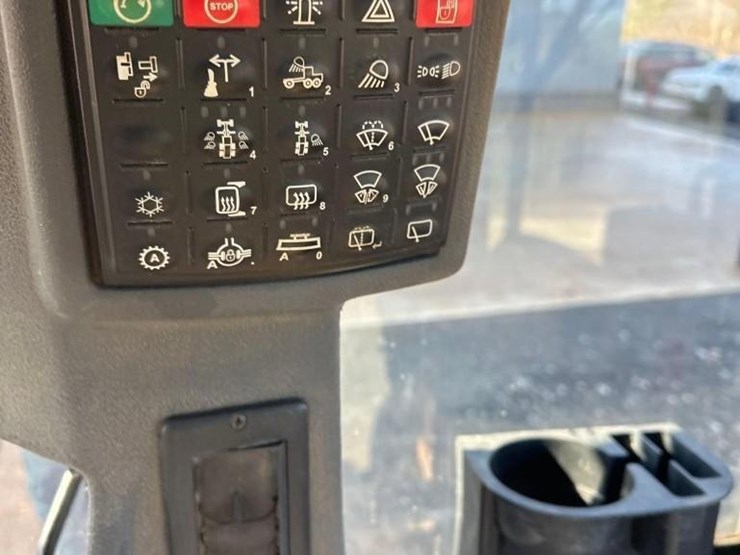 2011-deere-772g-image-23