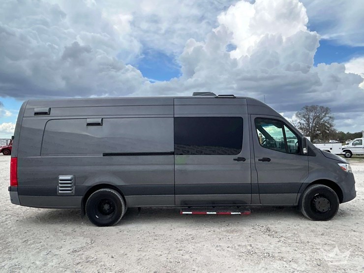 2021-mercedes-benz-sprinter-4500-image-56