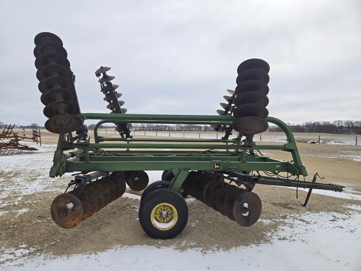 john-deere-230-image-10