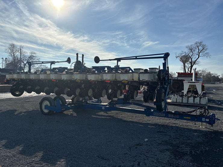 2010-kinze-3600-image-3