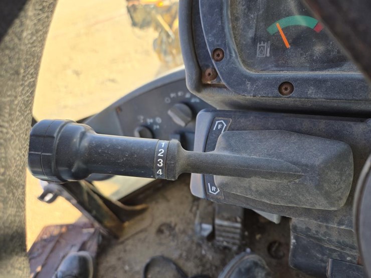 2005-caterpillar-938g-image-22