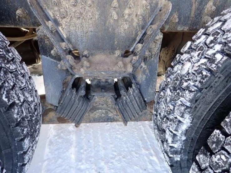 2016-peterbilt-567-image-55