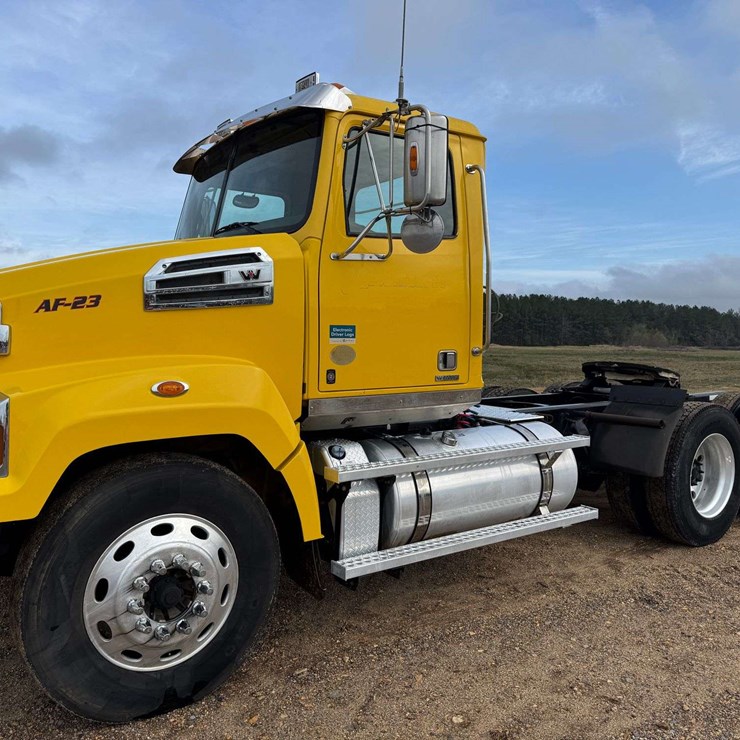 2017 WESTERN STAR 4700