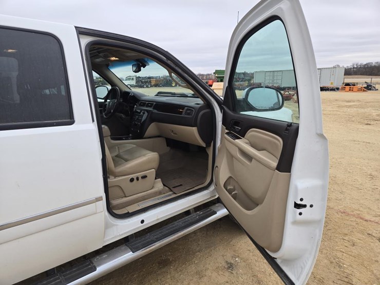 2013-gmc-sierra-2500-image-14