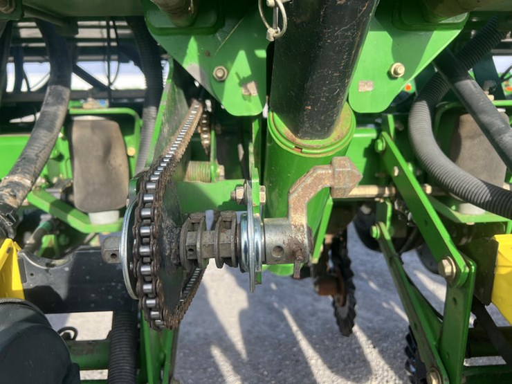 2004-john-deere-1790-image-16