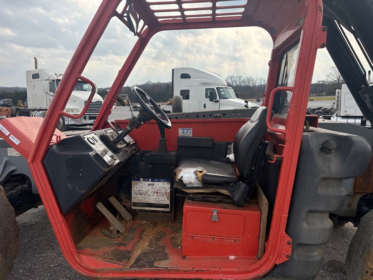 2017-skyjack-sj1056th-image-13