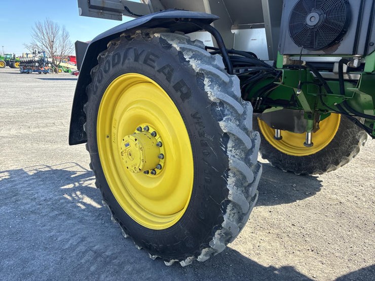 2022-john-deere-600r-image-21