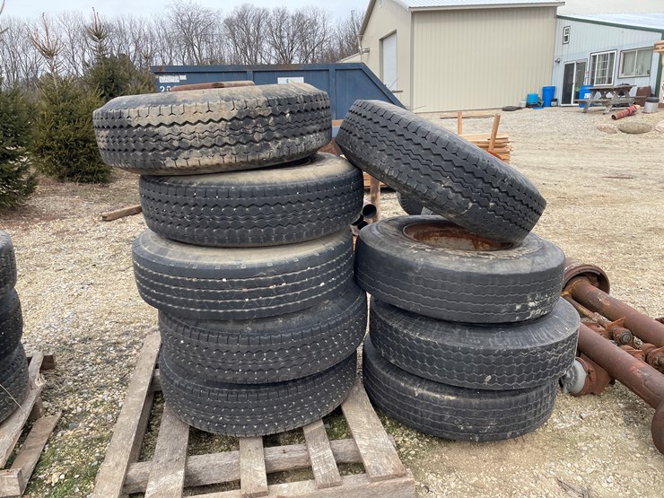 #4256-•-(2)-vintage-trailer-axles-image-7