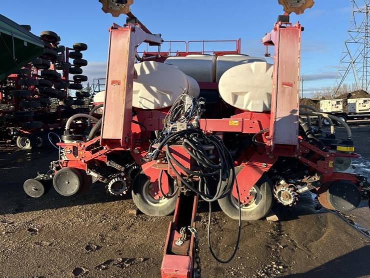 2009-white-8516-image-2