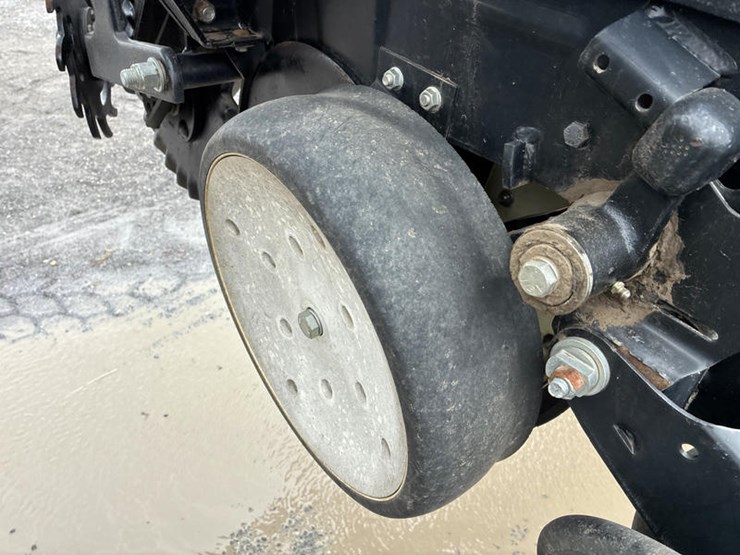 2010-kinze-3600-image-41