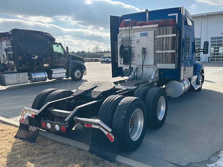 2022-kenworth-t680-image-3