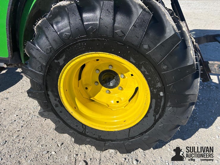 2011-john-deere-2320-image-17