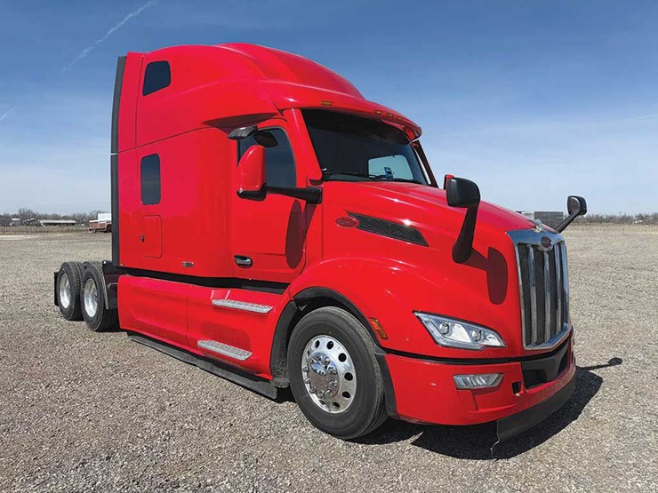 2023-peterbilt-579-image-1