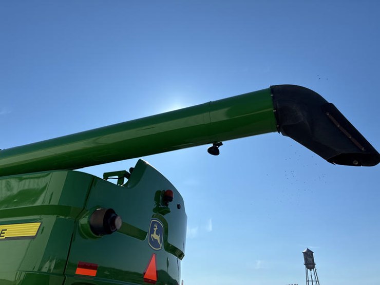 2013-john-deere-s670-image-16