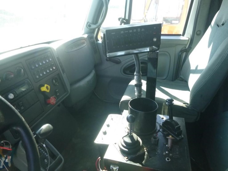 2003-international-7400-image-7