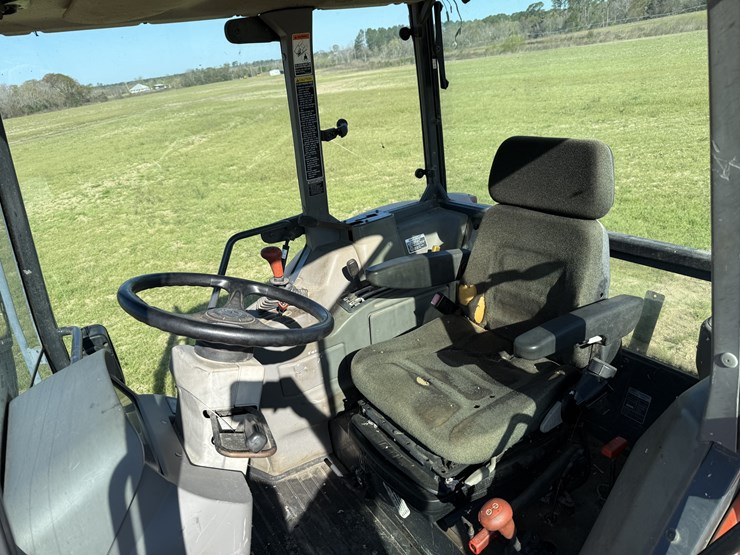 2009-kubota-m108s-image-11