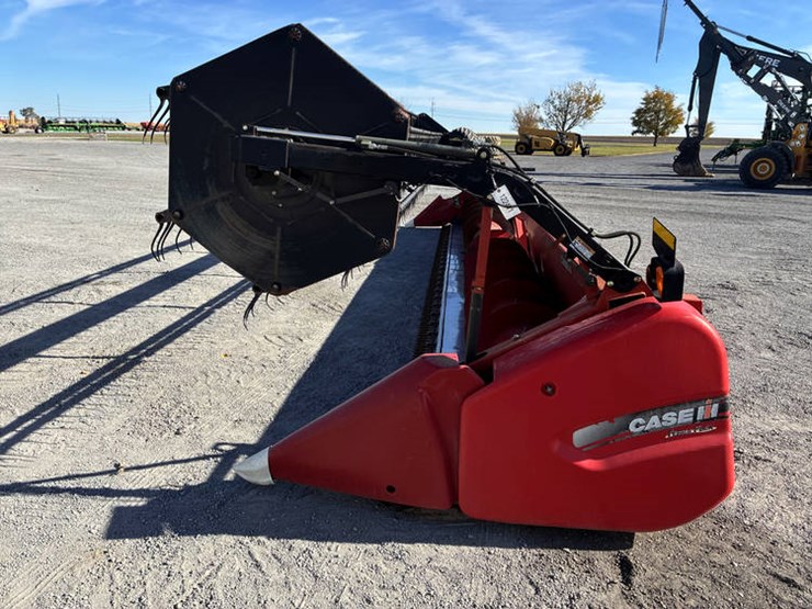 2011-case-ih-3020-image-23