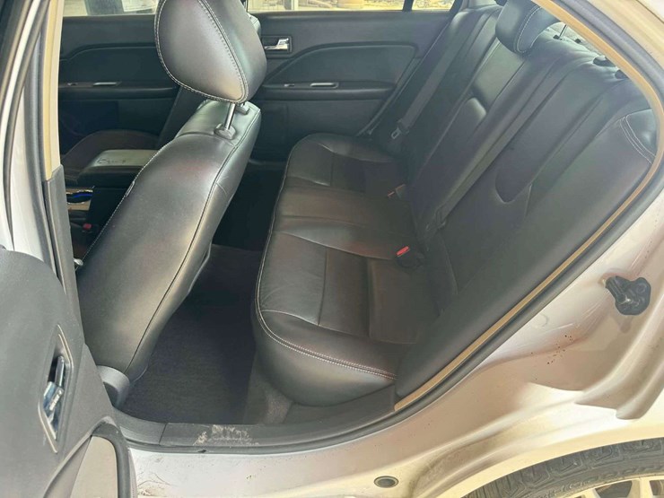 2012-ford-fusion-sel-fwd-4d-sedan-2.5-4cyl.-gasoline-(172,726-miles)-image-14