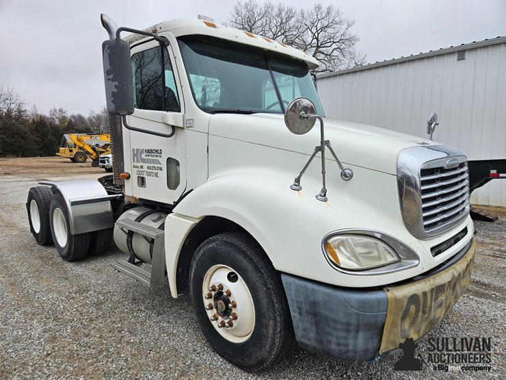 2003-freightliner-columbia-120-image-3