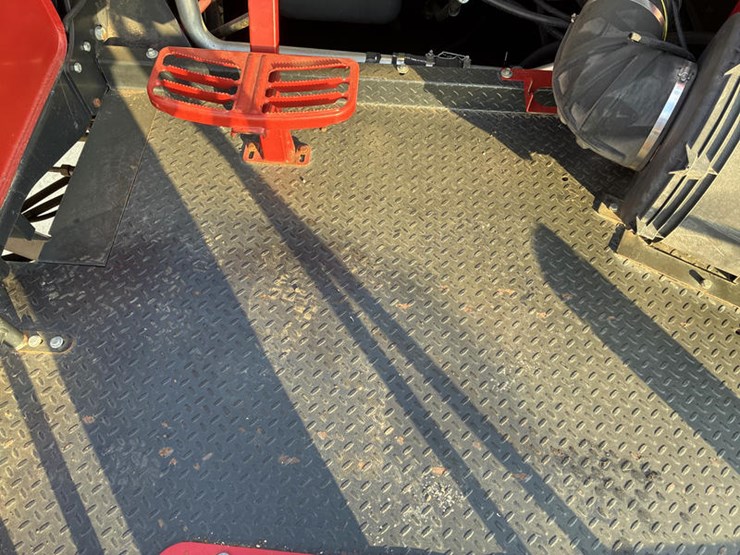 2010-case-ih-8120-image-87