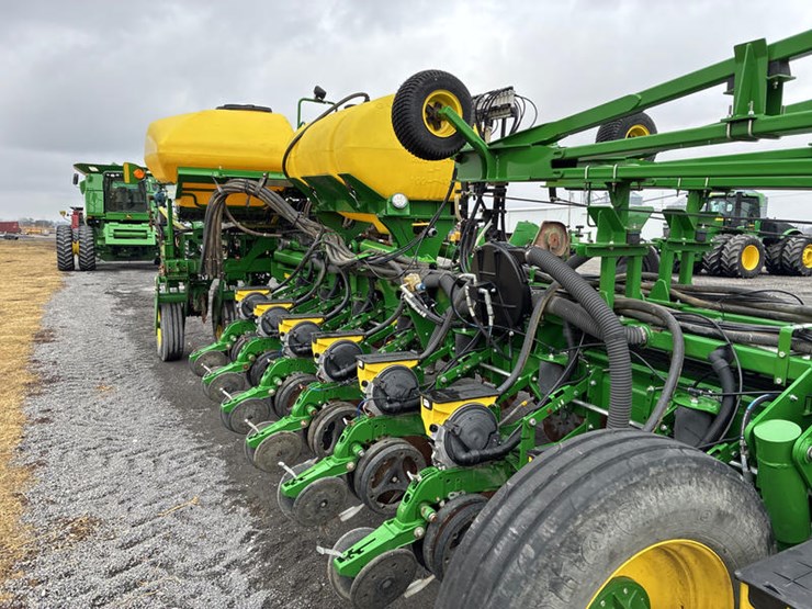 2019-john-deere-1775-image-40