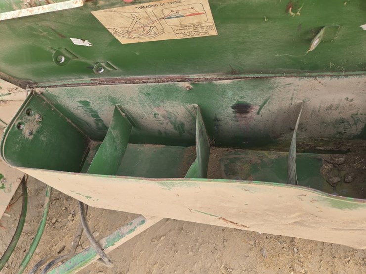 john-deere-336-image-11