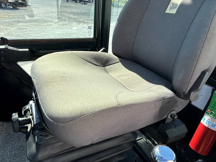 2018-jcb-930-image-53