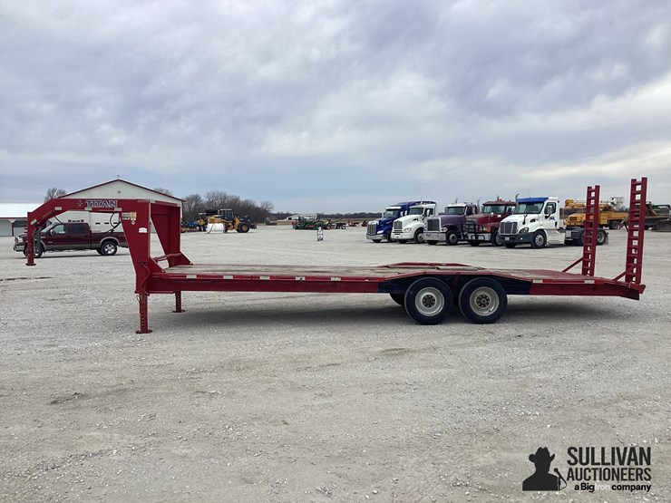 2013-titan-trailer-image-8